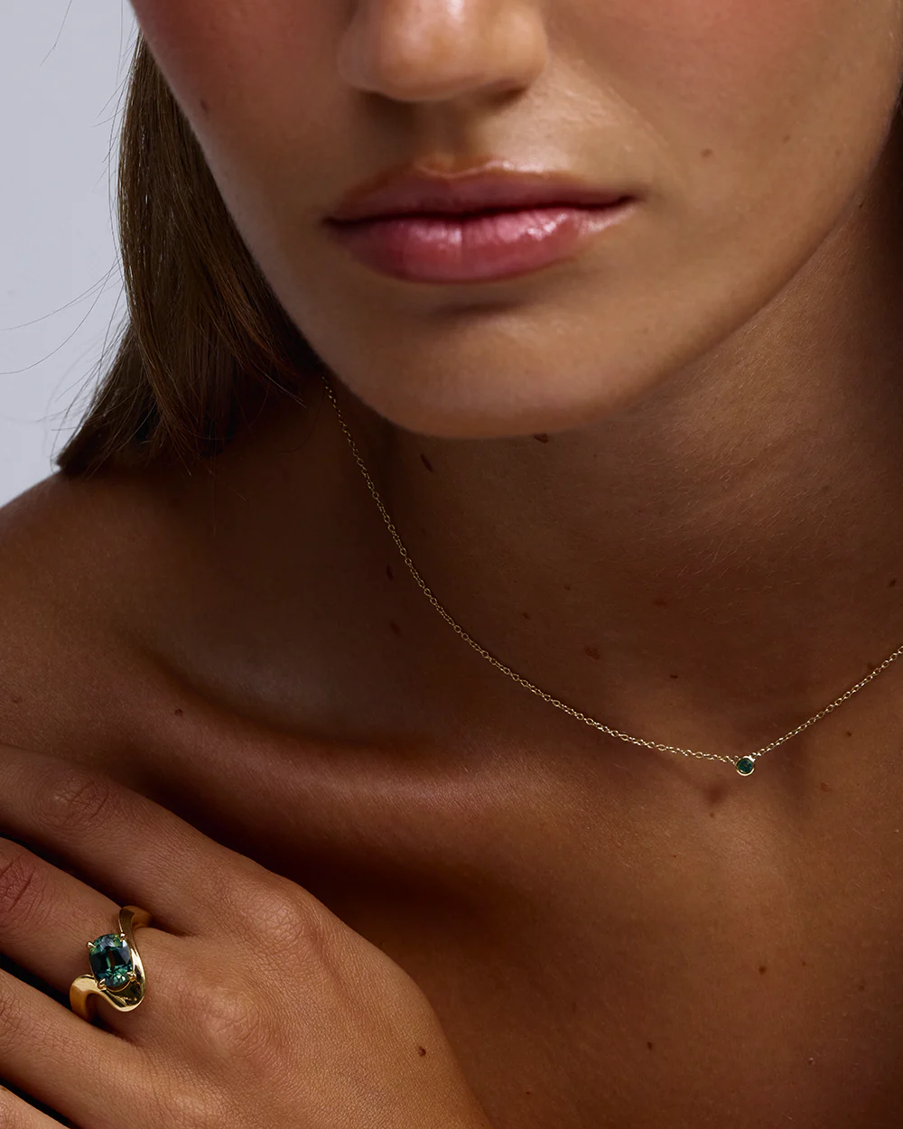 Naia Oval Parti Sapphire Ring - Image 7